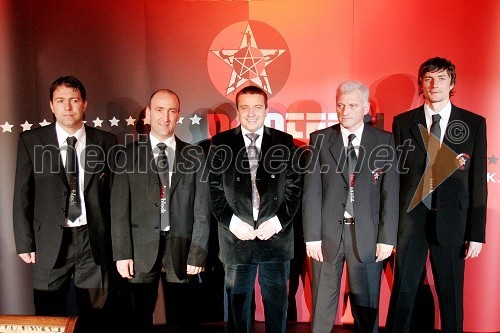 Dragan Skočič, trener, Janez Benčina, direktor družbe, Joc Pečečnik, predsednik kluba, Tone Hrovatič, športni direktor in Agron Šalja, kapetan