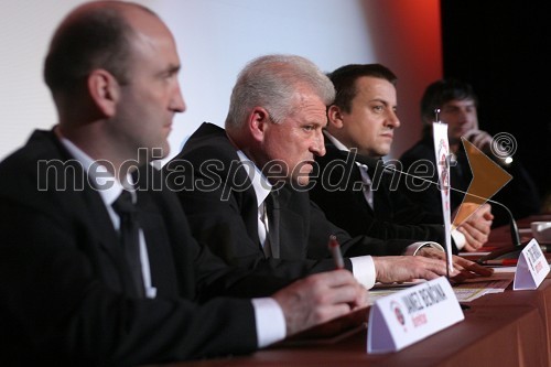 Janez Benčina, Tone Hrovatič, športni direktor, Joc Pečečnik, predsednik kluba in Agron Šalja, kapetan