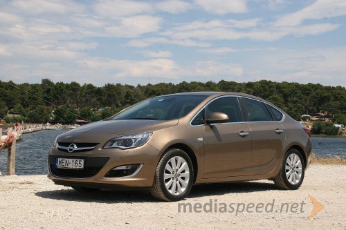 Opel Astra Sedan 1.7 CDTI (96 kW) Cosmo