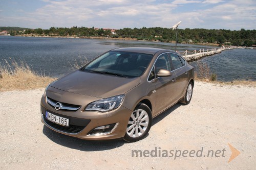 Opel Astra Sedan 1.7 CDTI (96 kW) Cosmo