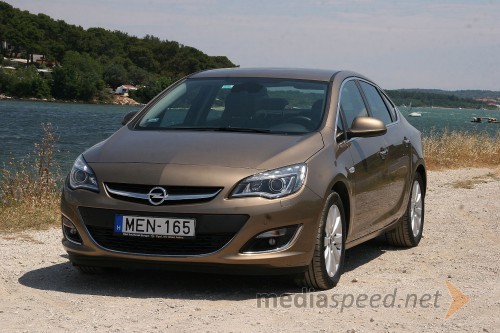 Opel Astra Sedan 1.7 CDTI (96 kW) Cosmo