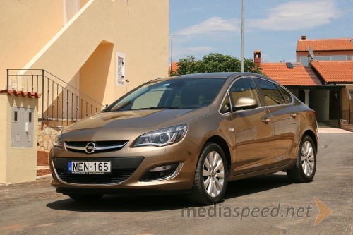 Opel Astra Sedan 1.7 CDTI (96 kW) Cosmo