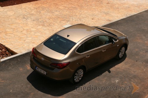 Opel Astra Sedan 1.7 CDTI (96 kW) Cosmo