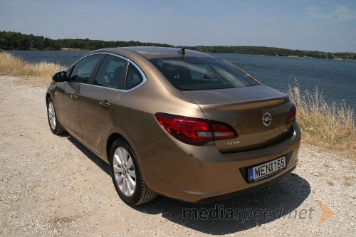 Opel Astra Sedan 1.7 CDTI (96 kW) Cosmo