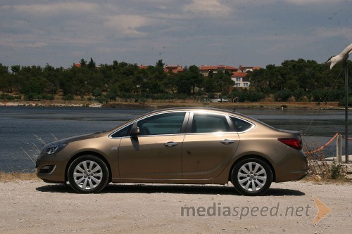 Opel Astra Sedan 1.7 CDTI (96 kW) Cosmo