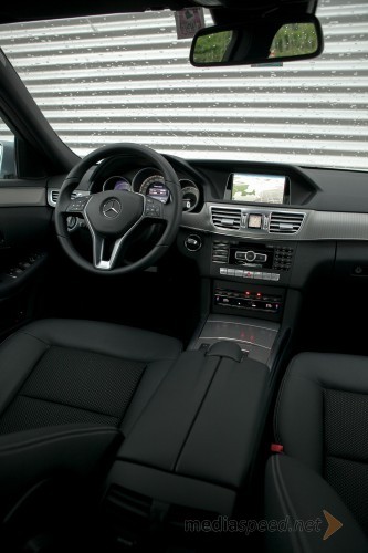 Mercedes-Benz E220 CDI BlueEfficiency Avantgarde, notranjost