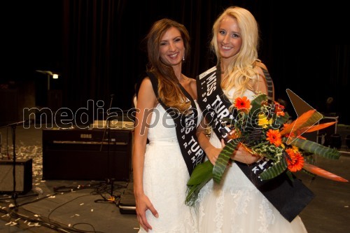 Amanda Alukič Kuburaš, 2. spremljevalka Miss turizma; Urška Novak, 1. spremljevalka Miss turizma