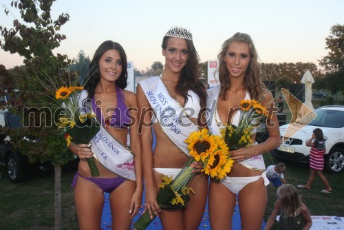 Tara Tanita, prva spremljevalka Miss bikini 2013; Maja Ražnjevič, Miss bikini 2013; Vanja Fideršek, druga spremljevalka Miss bikini 2013