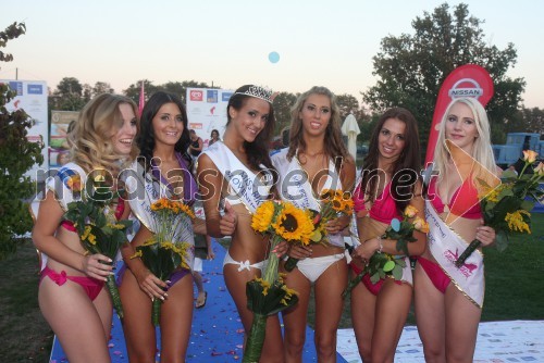 Ines Džonlič, Miss fotogeničnosti; Tara Tanita, prva spremljevalka Miss bikini 2013; Maja Ražnjevič, Miss bikini 2013; Vanja Fideršek, druga spremljevalka Miss bikini 2013; Maja Vukmanovič, Miss občinstva; Tea Recek, Miss Slovenskih novic