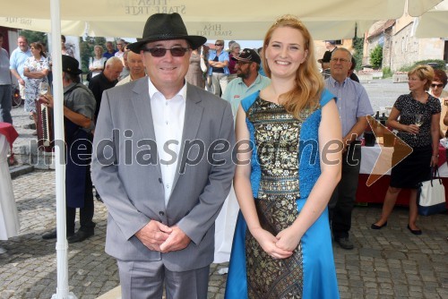 Dr. Andrej Fištravec, župan MOM; Mojca Kren, mariborska vinska kraljica