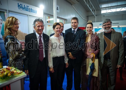 ...; Anton Kampuš, župan Občine Gornja Ragona; mag. Alenka Bratušek, predsednica Vlade RS; mag. Dejan Židan, minister za kmetijstvo in okolje; Neža Pavlič, vinska kraljica Slovenije 2013; Roman Jakič, minister za obrambo