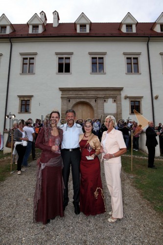 Neža Pavlič, vinska kraljica Slovenije 2013; Anton Kampuš, župan občine Gornja Radgona; Jerneja Jančar, vinska kraljica Radgonsko - Kapelskih goric; Marija Kampuš