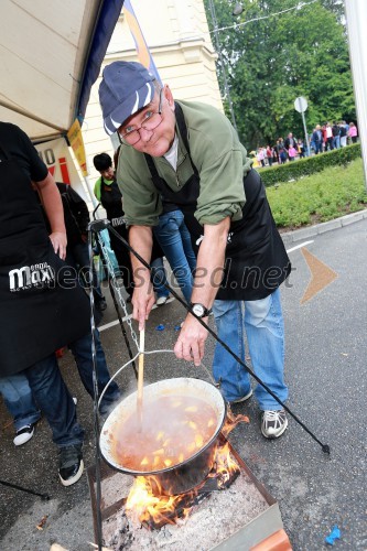 Tekmovalec v kuhanju bograča