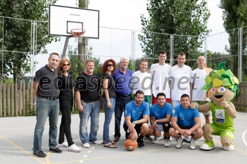 Borut Cvetko, Mediaspeed; mag. Norma Bale, direktorica Kultprotur, ..., 
Tatjana Kotnik Karba, Kulprotur, ekipa Salon Traminec; ekipa EuroBasket; Maskota Eurobasket - Lipko