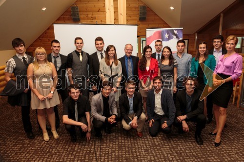 Joseph A. Mussomeli, veleposlanik ZDA v Sloveniji; Katarina Makovec, 
AmCham Slovenija in udeleženci Summer Economics Institute 2013