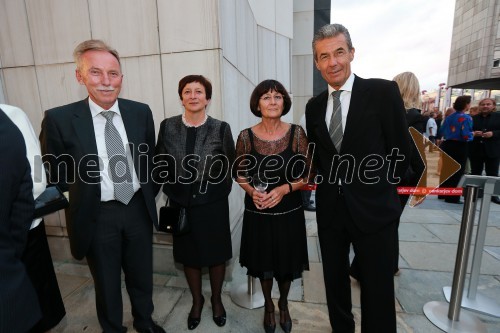 Dr. France Arhar, direktor Združenja bank Slovenije, predsednik nadzornega sveta NLB; soproga; Nada Petrič; Stojan Petrič, predsednik uprave Kolektor group