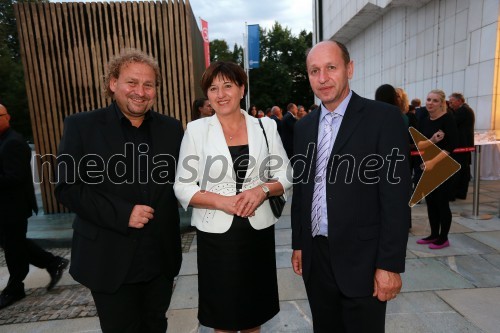 Darko Brlek, direktor Festivala Ljubljana; Ljudmila Novak, predsednica NSI; soprog