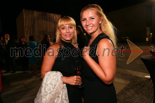 Barbra Jermann, urednica revije Lady; Darja Štravs Tisu, fotografinja