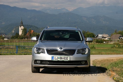 Prenovljena Škoda Superb Combi