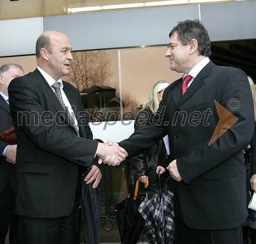 Matjaž Sonc, direktor družbe Aerodrom Maribor d.o.o. in Janez Božič, minister za promet