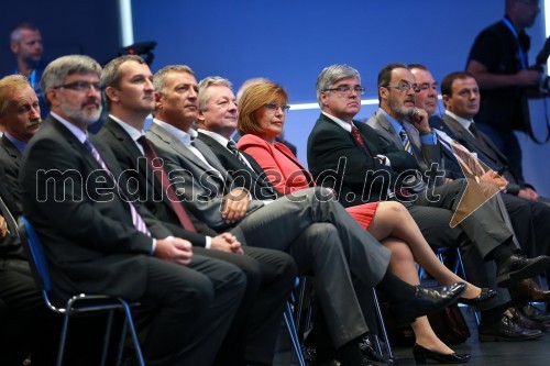 Roman Jakič, minister za obrambo; Samo Omerzel, minister za 
infrastrukturo in prostor; dr. Senko Pličanič, minister za pravosodje; mag. Stanko Stepišnik, Minister za 
gospodarski razvoj in tehnologijo; Brigita Čokl, državna sekretarka na 
Ministrstvu za zdravje