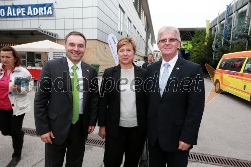 Mag. Jakob Štunf, pooblaščeni minister, Ministrstvo za zunanje zadeve; Milana; soprog dr. Petr Voznica, veleposlanik Češke republike v Sloveniji