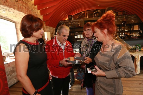 Romana Kancler, direktorica SEB Slovenija d.o.o.; Andres Valdes, pantomimik; soproga Jana Kovač Valdes