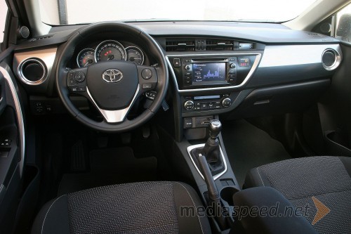 Toyota Auris 1.4 D-4D Style, notranjost