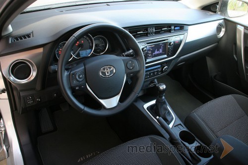 Toyota Auris 1.4 D-4D Style, notranjost