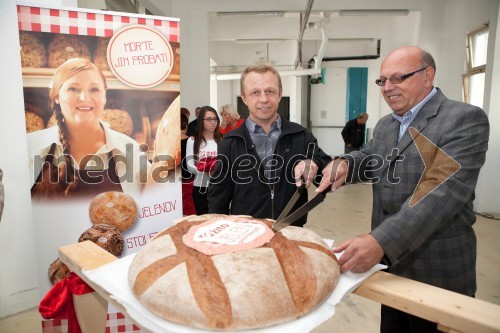 Otvoritev žitnega mlina za lokalno skupnost in predaja donacije kruha za OŠ Franca Rozmana