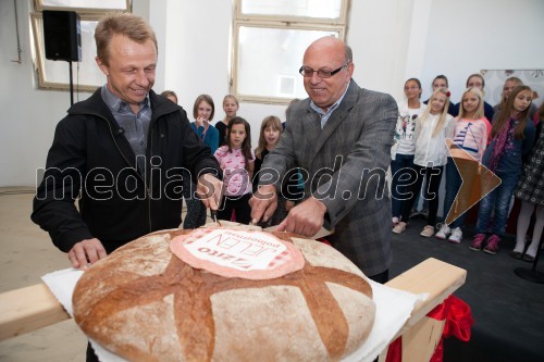 Igor Lipovnik, direktor PC Intes; Marjan Vraničar, predstavnik stanovalcev mestne četrti