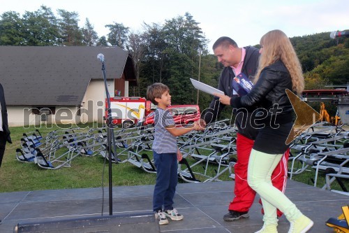 ...; Igor Zagoranski, predsenik rotary Grad; Špela Pokeržnik, harmonikašinja in voditeljica