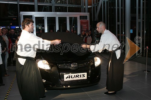 Mojstra japonskih borilnih veščin aikido in Toyota Auris