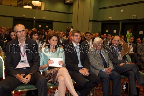 Iztok Seljak, Hidria; Alenka Bratušek, Predsednica Vlade Republike Slovenije; Dejan Turk, predsednik Združenja Manager; Milan Kučan, nekdanji predsednik Republike Slovenije: Gabrijel Škof, predsednik uprave zavarovalnice Adriatic Slovenica