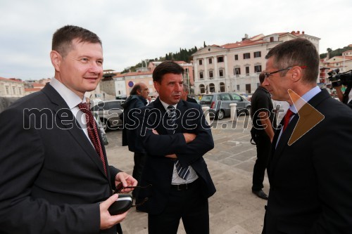 Mag. Igor Marinič, namestnik direktorja Pošte Slovenije; ...; mag. Boris Novak, generalni direktor Pošte Slovenije