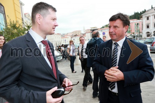 Mag. Igor Marinič, namestnik direktorja Pošte Slovenije; ...