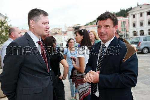 Mag. Igor Marinič, namestnik direktorja Pošte Slovenije; ...