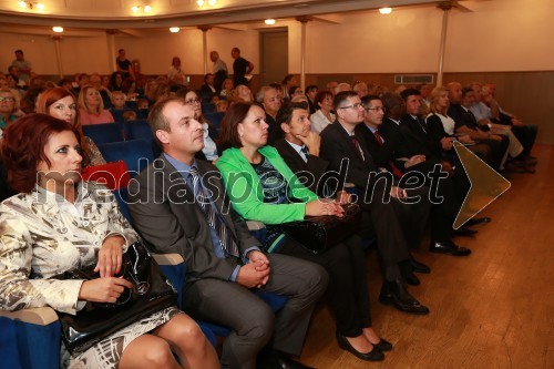 Sabina Podkrižnik, direktorica področja trženja Pošta Slovenije; ...; ...; ...; mag. Igor Marinič, namestnik direktorja Pošte Slovenije; mag. Boris Novak, generalni direktor Pošte Slovenije; dr. Peter Bossman, župan občine Piran; ...