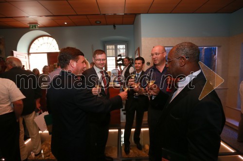 ...; mag. Boris Novak, generalni direktor Pošte Slovenije; Valter Žiža; dr. Peter Bossman, župan občine Piran