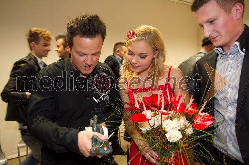 Rok Golob, glasbenik; Eva Černe, pevka; Nejc Avbelj