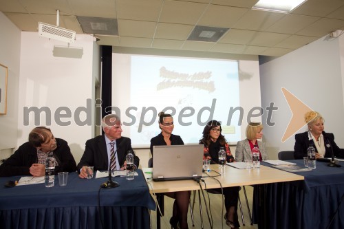 Jože Ramovš, predstojnik Inštituta Antona Trstenjaka, predsednik Alma Mater Europaea, 
prof. dr. Ludvik Toplak, Maja Štager, Lidija Ribič, organizatorki za Alma Mater Europaea, Brigita Juhart, direktorica Impol Kadringa iz Slovenske Bistrice; prof. ddr. Mara Ovsenik, predstojnica socialne gerontologije na Alma Mater Europaea