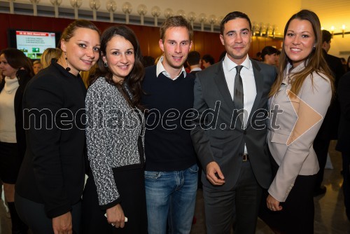 Mateja Veselica, vodja projektov, Ekonomska fakulteta Ljubljana; Maja 
Kožuh, vodja MBA programa, Ekonomska fakulteta Ljubljana; Matic Kožuh; 
Jan Sibinčič; Ajda
Lah, Center poslovne odličnosti Ekonomske fakultete Univerze v 
Ljubljani 