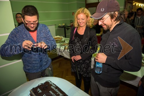 Nikola Zavišić, režiser; mag. Tina Kosi, upravnica SLG Celje; Aljoša Koltak, igralec