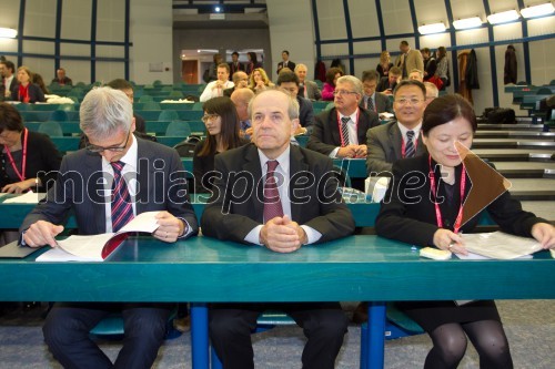 Dr. Jernej Pikalo, minister za izobraževanje, znanost in šport; Prof. dr. Ivan Svetlik, rektor Univerze v Ljubljani; prof. Nie  Qing; Suibe