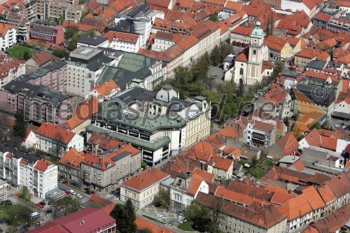 Univerzitetna knjižnica, rektorat Univerze v Mariboru in Stolna cerkev, Maribor, Slovenija