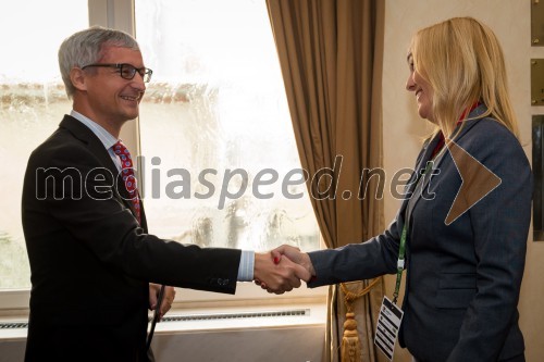 Dr.
Jernej Pikalo, minister za izobraževanje, znanost in šport; mag. Ajša 
Vodnik, izvršna direktorica Ameriške gospodarske zbornice