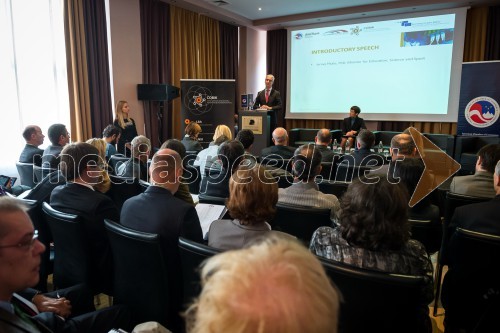 Dr. Jernej Pikalo, minister za izobraževanje, znanost in šport