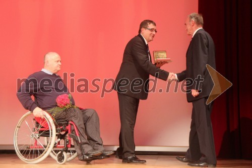 Alfred Lasetzky, predsednik komisije; dr. Andrej Fištravec, župan Mestne občine Maribor; Ernest Prejac, predsednik strokovnega sveta Športne zveze Maribor, dobitnik srebrnega grba