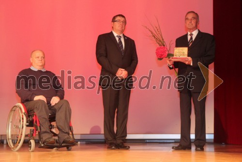 Alfred Lasetzky, predsednik komisije; dr. Andrej Fištravec, župan Mestne občine Maribor; Ernest Prejac, predsednik strokovnega sveta Športne zveze Maribor, dobitnik srebrnega grba