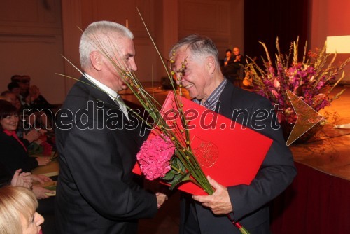 Prof. dr. Ludvik Toplak, predsednik Alma Mater Europaea; prof dr. Matjaž Mulej, Ekonomsko-poslovna fakulteta Univerze v Mariboru, dobitnik zlatega grba